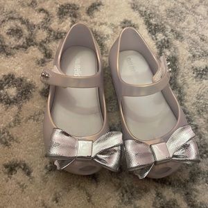 Mini Melissa Silver Bow Mary Jane shoe- toddler size 7